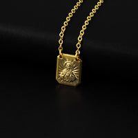 Colar Escapulário Medalha Quadrada Jesus Cristo Banhado em Ouro 18K