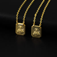 Colar Escapulário Medalha Quadrada Jesus Cristo Banhado em Ouro 18K
